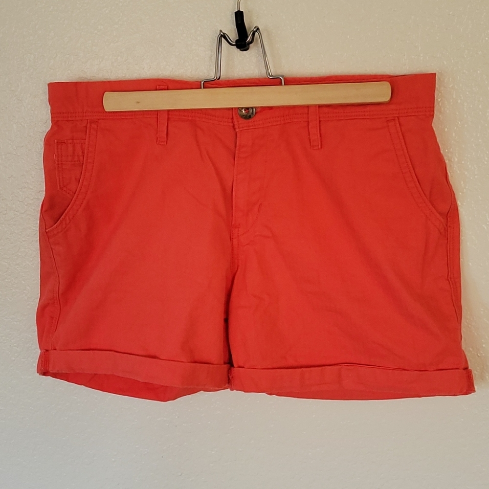 Levi's Coral Cuffed shorts